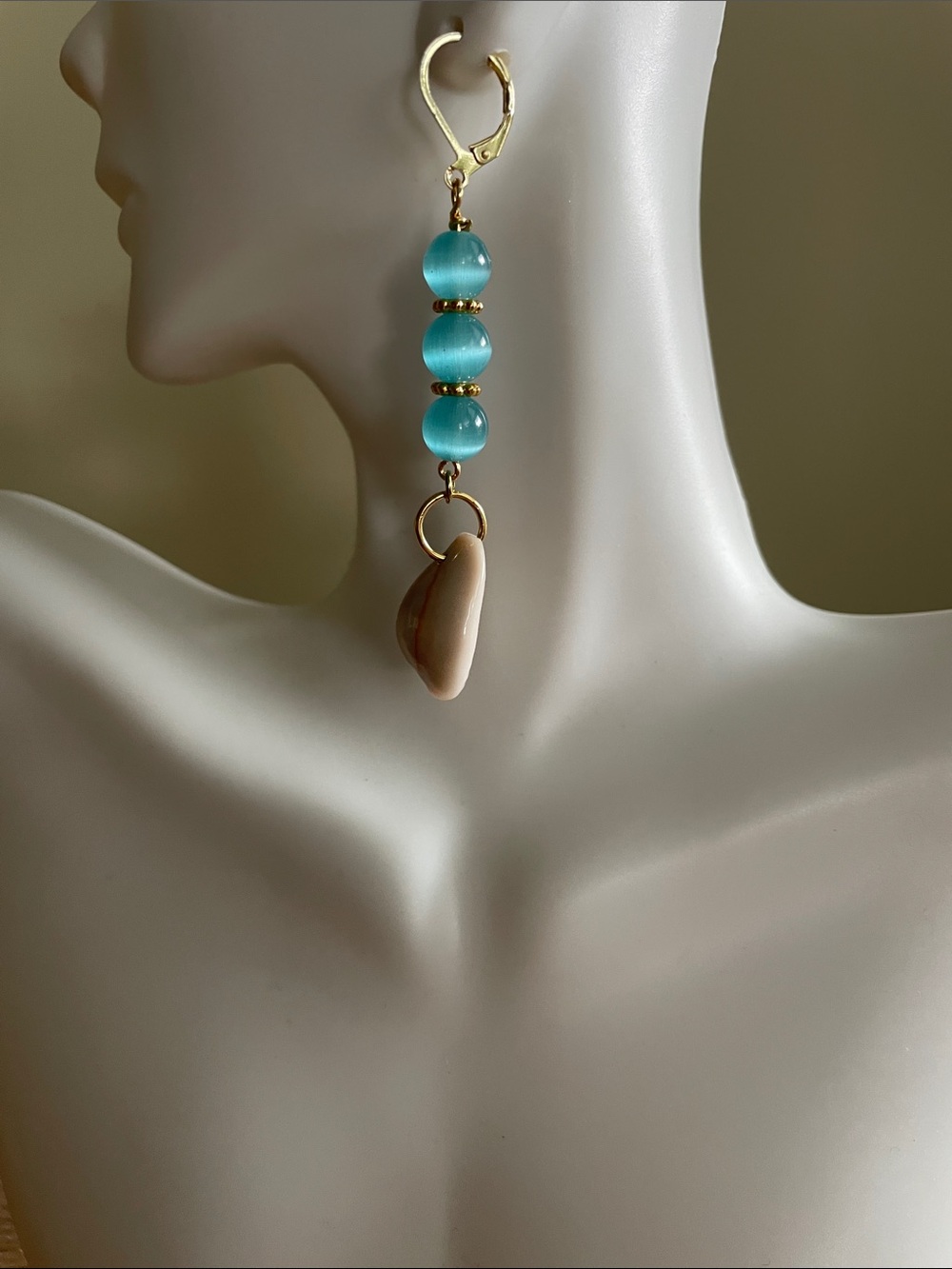HAND CRAFTED BLUE CAT’S EYE COWRIE SHELL DANGLE EARRINGS Gold Beach Mermaidcore - Picture 5 of 9
